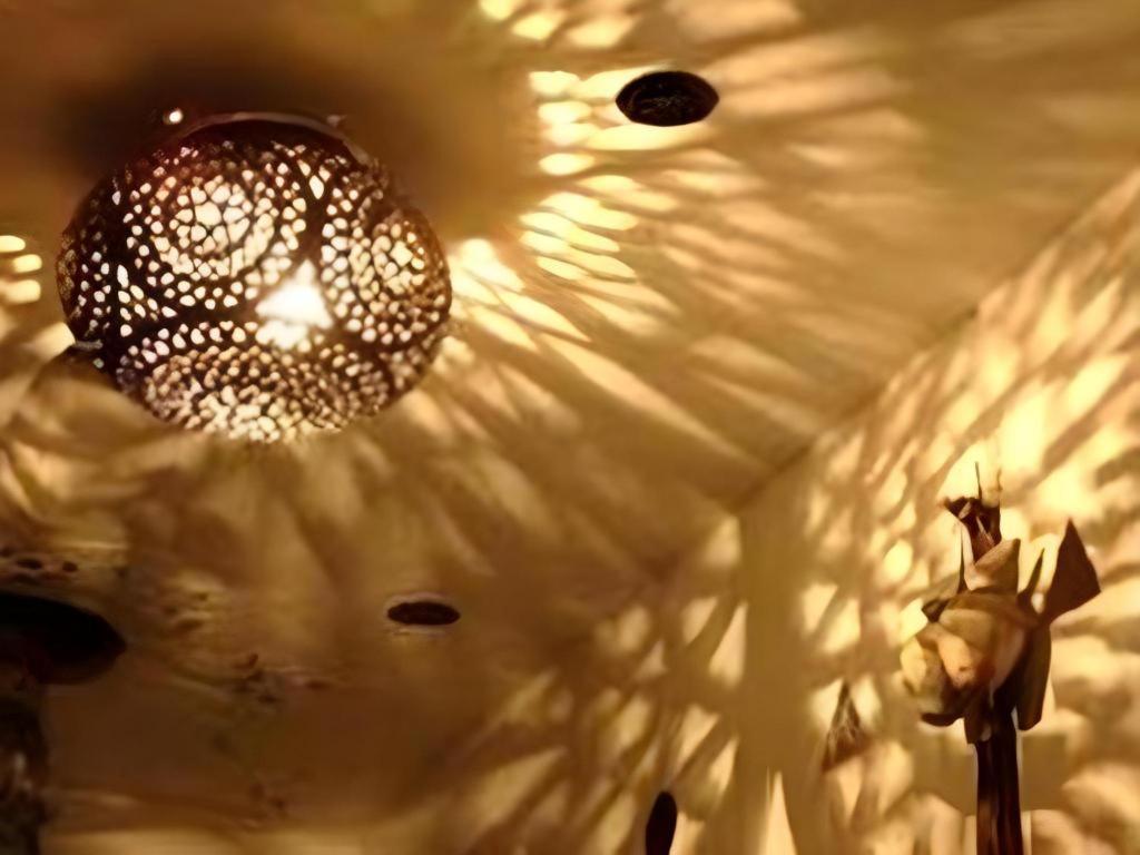 Arabian Art Hotel & Gallery Onjuku Buitenkant foto