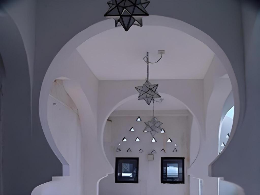 Arabian Art Hotel & Gallery Onjuku Buitenkant foto