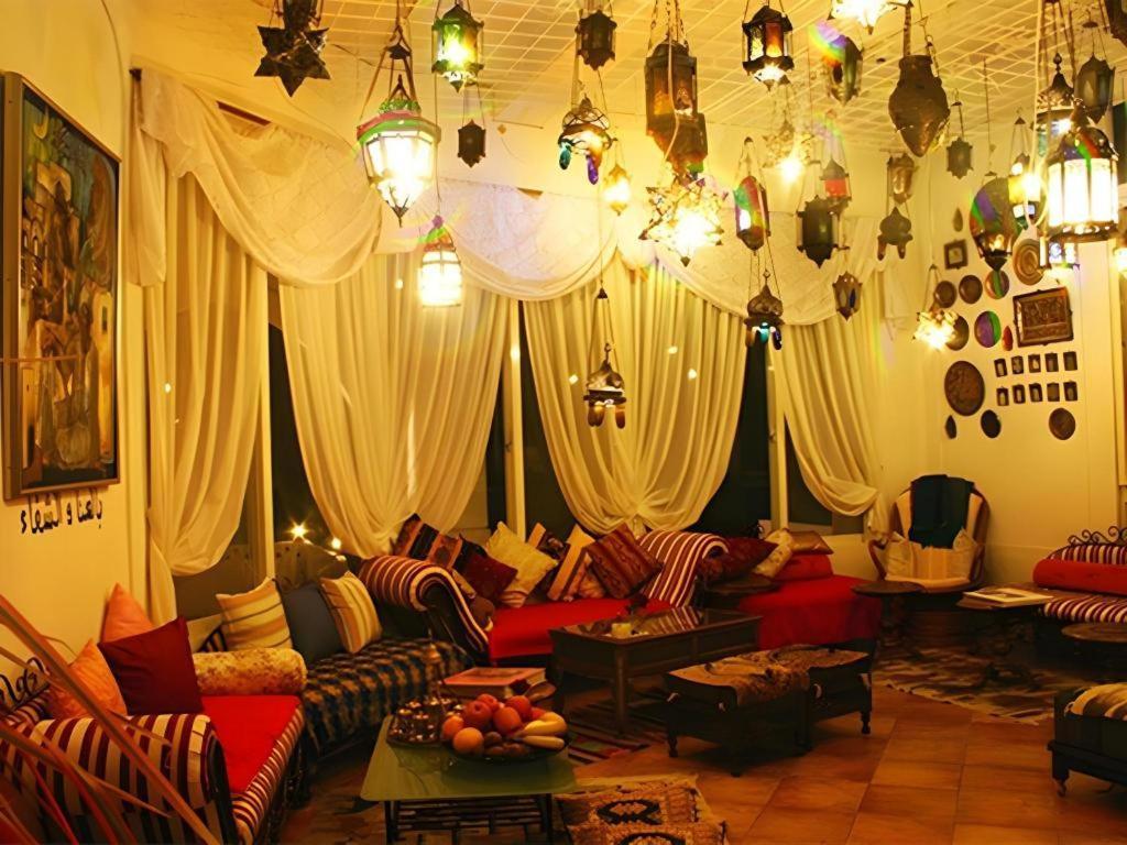 Arabian Art Hotel & Gallery Onjuku Buitenkant foto