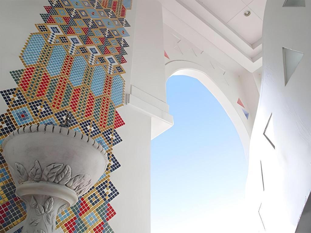 Arabian Art Hotel & Gallery Onjuku Buitenkant foto