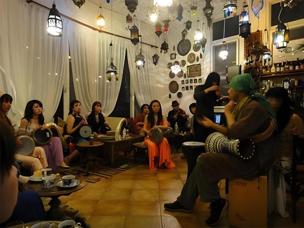 Arabian Art Hotel & Gallery Onjuku Buitenkant foto