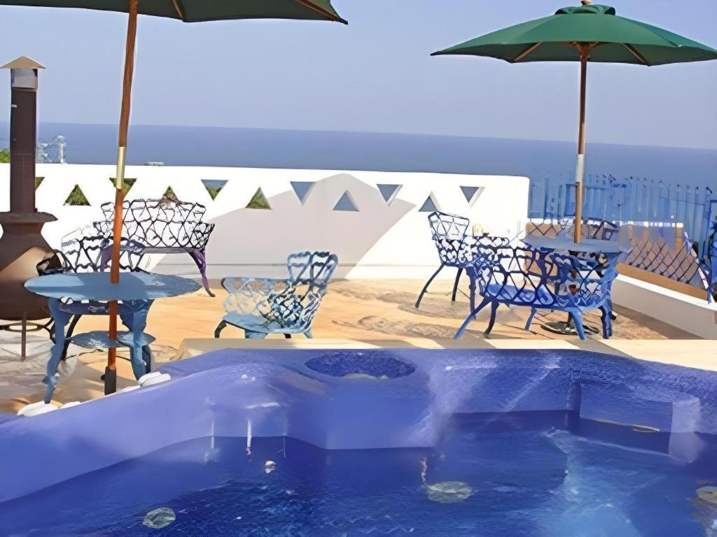 Arabian Art Hotel & Gallery Onjuku Buitenkant foto