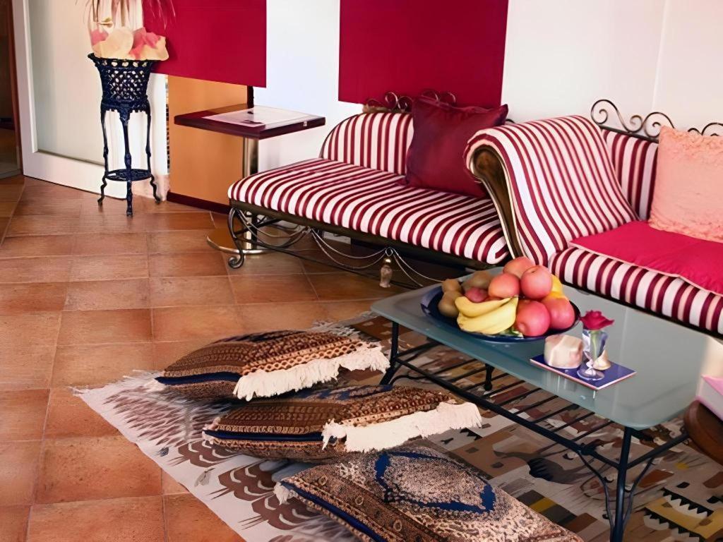 Arabian Art Hotel & Gallery Onjuku Buitenkant foto