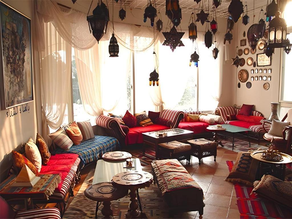Arabian Art Hotel & Gallery Onjuku Buitenkant foto