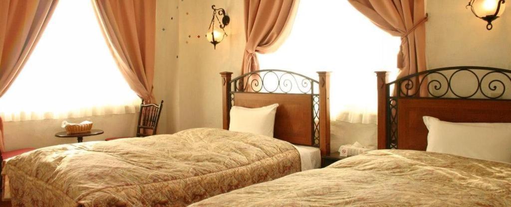 Arabian Art Hotel & Gallery Onjuku Buitenkant foto