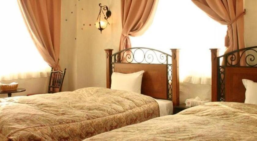 Arabian Art Hotel & Gallery Onjuku Buitenkant foto