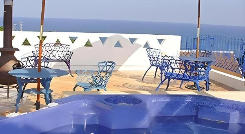 Arabian Art Hotel & Gallery Onjuku Buitenkant foto