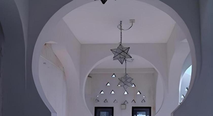 Arabian Art Hotel & Gallery Onjuku Buitenkant foto