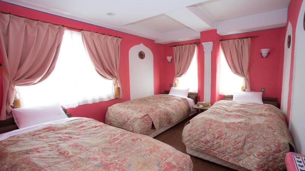 Arabian Art Hotel & Gallery Onjuku Buitenkant foto