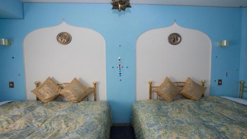 Arabian Art Hotel & Gallery Onjuku Buitenkant foto