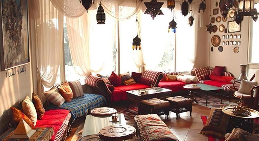 Arabian Art Hotel & Gallery Onjuku Buitenkant foto