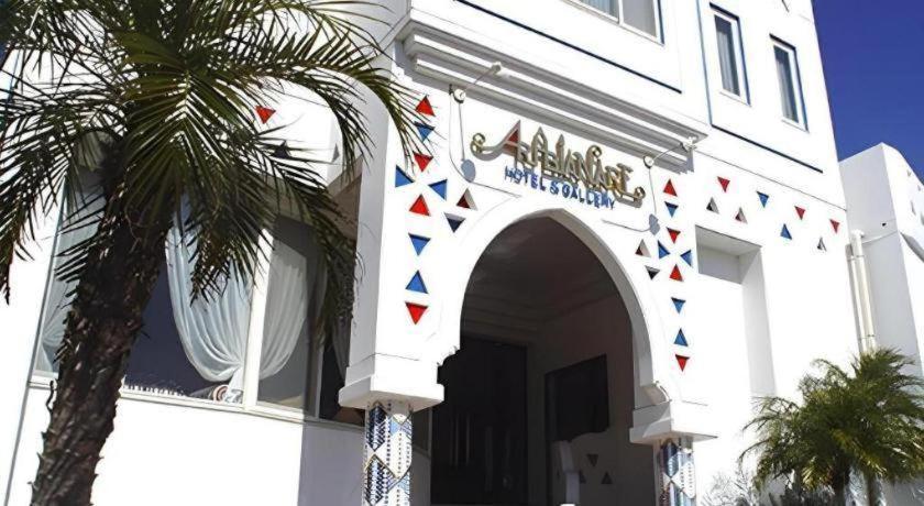 Arabian Art Hotel & Gallery Onjuku Buitenkant foto